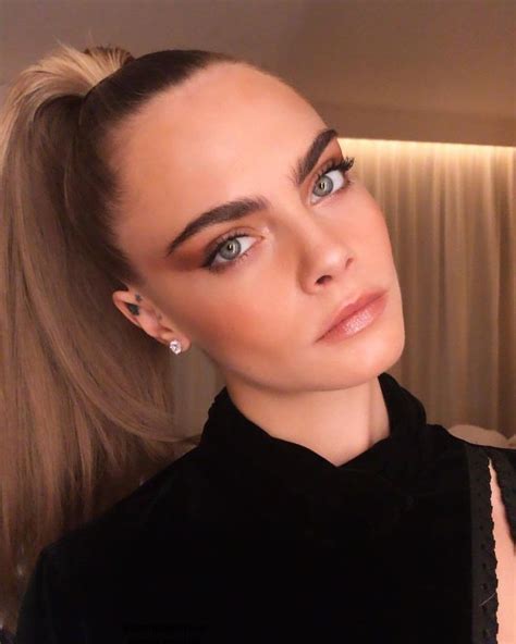 Pin By Corentin On Cara Delevingne Cara Delevingne Eyebrows Cara