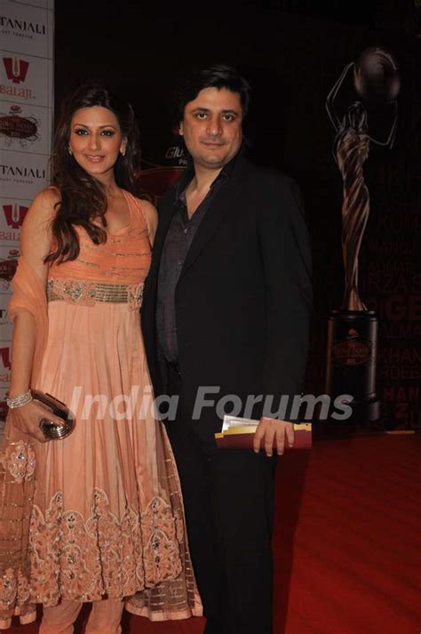 Sonali Bendre With Husband Goldie Behl At Global Indian Film And Tv Honours Awards 2012 Media