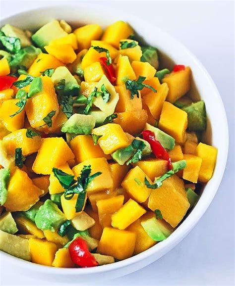 It tends to get soggy and brown as it sets, so it's not a recipe i recommend making in advance. Mango Avocado Salsa | Healthier Steps