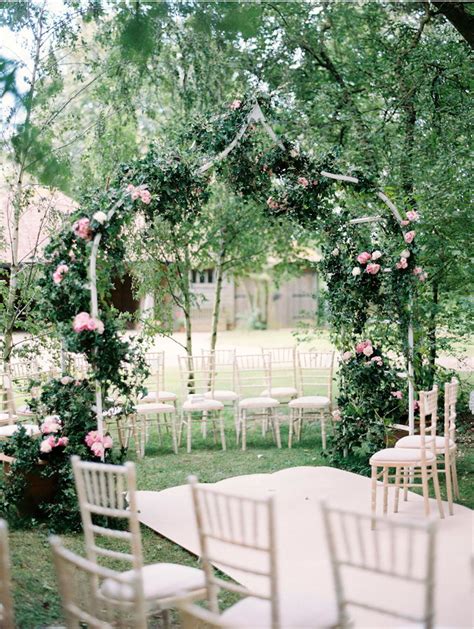 A wedding trend we're loving: English country garden wedding Ideas | Country Garden Wedding Theme