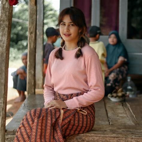 8 Potret Gadis Desa Cantik Keturunan Palestina Di Sukabumi Yang Viral