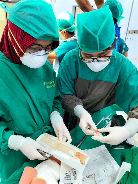 Tim Bedah Plastik Fk Unair Rsud Dr Soetomo Bantu Operasi Korban Luka