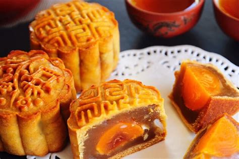 Every home makes various delicious food and good wines to celebrate the festival. Fanciful Mid-Autumn Festival in Vietnam | Things to Know ...