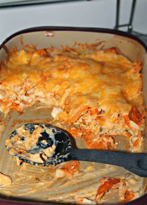 This dorito chicken casserole is a simple and flavorful meal with a crunchy cheese and dorito chip topping and crust. CHICKEN DORITO CASSEROLE - Cooking AMOUR