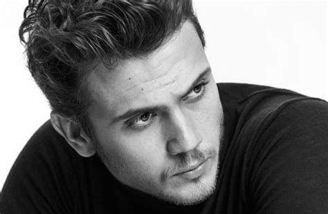 Böyle bir ailenin içerisinde sanat. Aras Bulut Iynemli « Celebrity Age | Weight | Height | Net ...