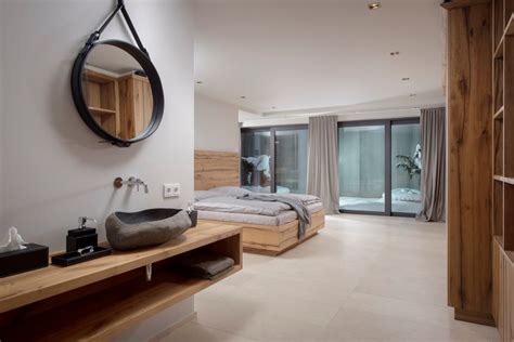 schlafzimmer mit grauem fliesenboden und holz wohnen modernes wohnen