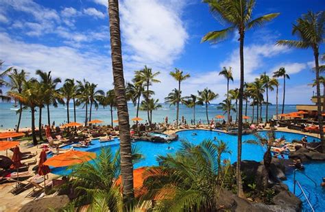 Swimming Pool On Waikiki Beach Hawaii Yosika Happyholidaytravel