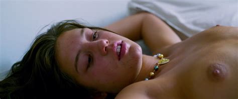 Adèle Exarchopoulos Nuda anni in Orphan