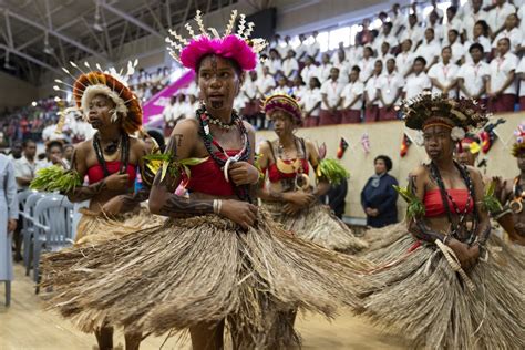 Anne Greeted By Traditional Performances At Papua New Guinea School
