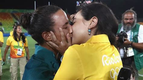 meet the two brazilian women who got engaged on the rio olympic games rugby sevens field daily