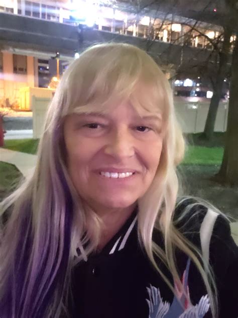 Lynn Lemay On Twitter Outside Hanging Out In Chicago At Exxxotica