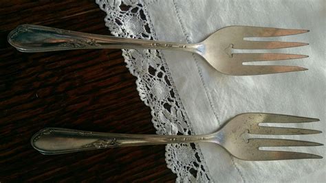 Vintage Wm A Rogers A1 Plus Oneida Ltd Ivy Silverplated Serving Fork 8