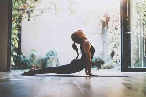 5 Ejercicios De Yoga Básicos Que Puedes Hacer En Casa