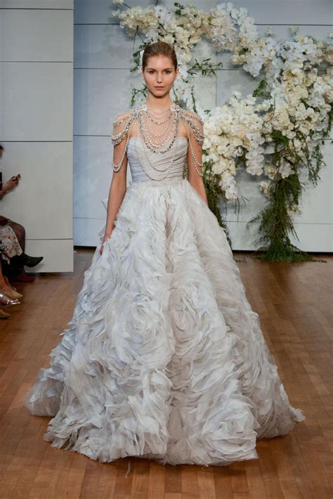 Kaufen preiswerte günstige brautkleider und brautmode mit erstklassiger qualität nach maß.bei milanoo gibt es mehr als 800 wunderschöne brautkleider styles.shoppen sie jetzt ihre trauhafte. Brautkleider-Trends 2018: Die schönsten Modelle | BRIGITTE.de