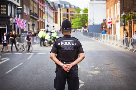 The Dos And Donts Of Involving The Police In A Neighbour Dispute