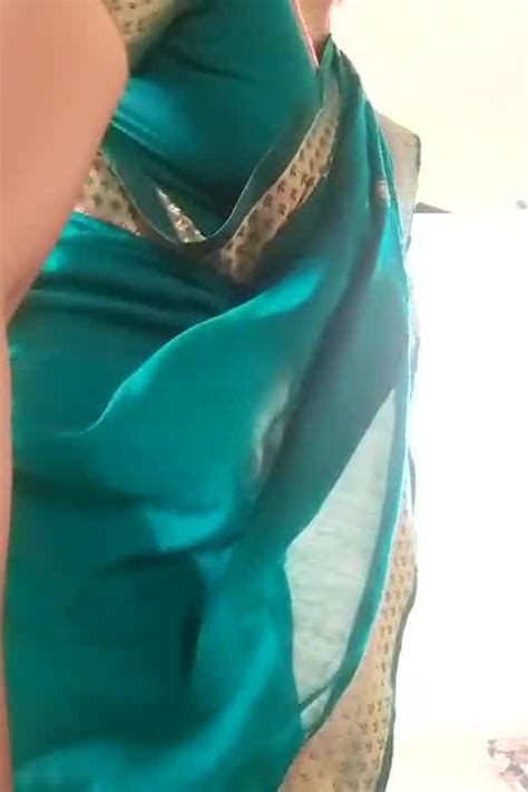 Swetha Tamil Wifey Saree Unwrap Record Video Free Porn F4
