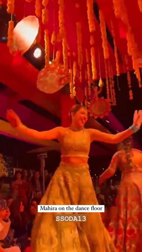 पाकिस्तानी एक्ट्रेस Mahira Khan ने रणबीर कपूर के गाने पर किया डांस Video वायरल Three