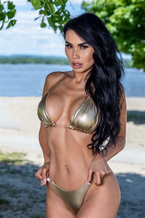 Kim Lu World Leading Fashion And Glamour Model Reveals Her Secret To Chiseled Sculpted Body