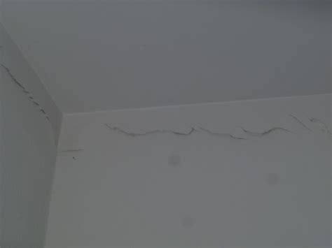 7 avril cloison intérieure en placo sans isolation ?! Bande placo joint plafond mur craquelle