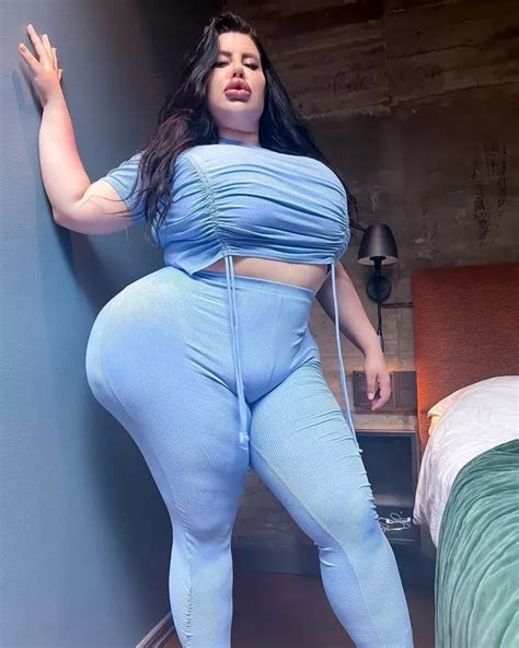 Woman Who Wants Worlds Biggest Bum Stuns Fans With Eye Popping Snap Of Rear