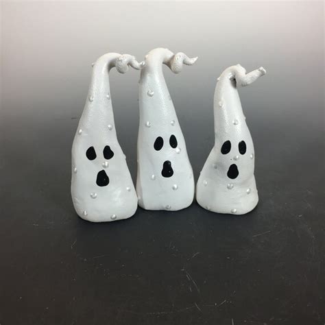 Clay Ghost Set Of 3 Halloween Ghostsghosts Halloween Table Etsy
