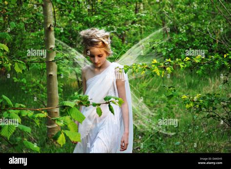 Nymphe Blonde De La Forêt Banque De Photographies Et Dimages à Haute Résolution Alamy