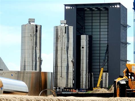 Spacex will launch starship sn9 on a 10 km test flight, perform a bellyflop maneuver, and attempt a landing in boca chica, texas. Starship SN9 v Texasu - forum.kosmonautix.cz