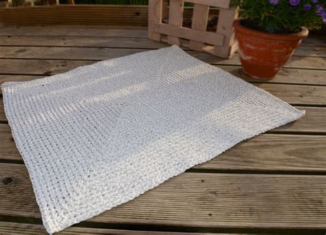Der diy teppich ist kinderleicht & schnell. Eckigen Teppich aus Textilgarn häkeln - Anleitung zum Download
