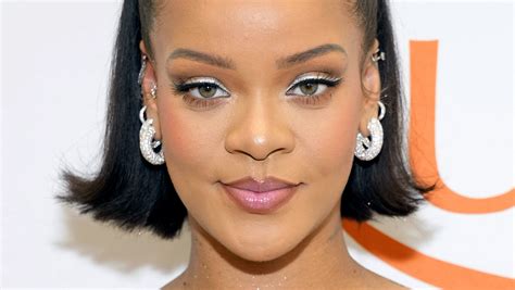 Rihanna Teilt Den Ersten Blick Auf Ihren Sohn In Einem Entz Ckenden