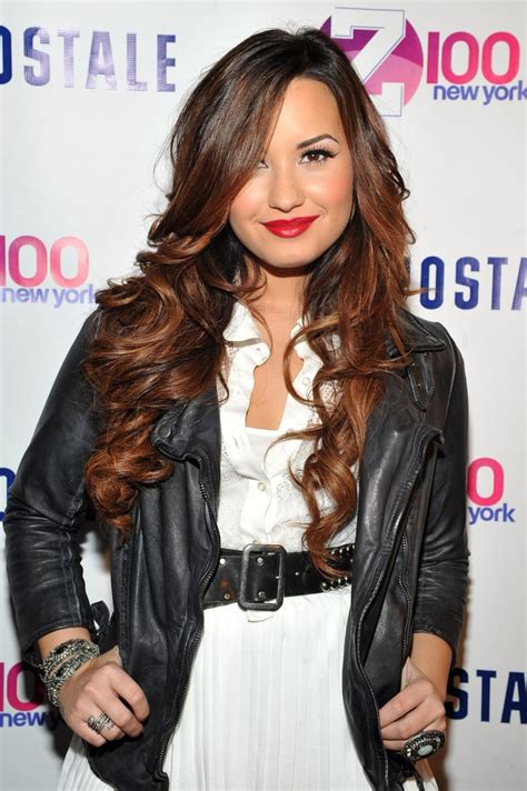 Long And Reddish Brown Demi Lovato Hair Pictures Popsugar Latina