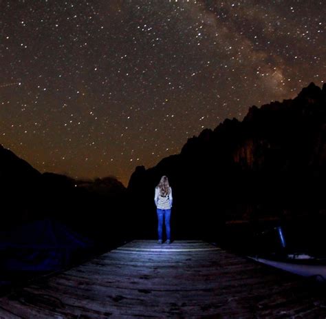 Warum das so ist, liegt an der konstellation von sonne und erde. Universum: Warum es so dunkel ist - kurz erklärt - WELT