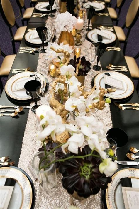 For this new year's table setting, i gathered together four clocks, pulling them from various rooms in the house. Get a Luxury Table Setting for New Year's Eve