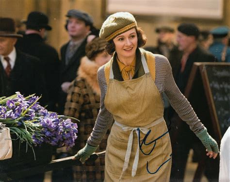 Emily Mortimer Signed Hugo Autographed Movie 8x10 Photo Lisette Wcoa 2 Collectible