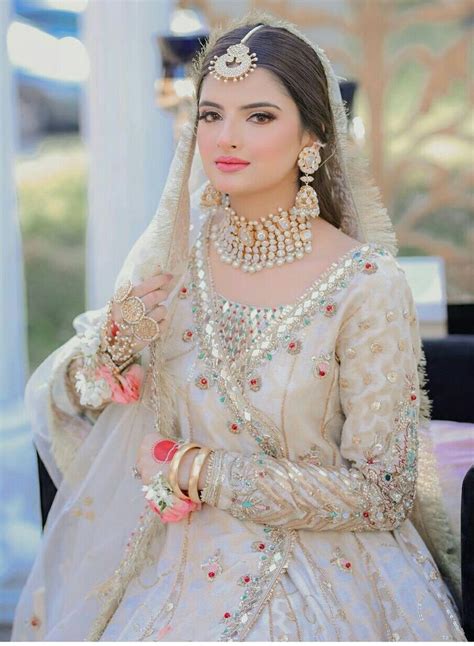 Pin By Beautiful Collection On Muzna Masood Malik Beautiful Pakistani Dresses Simple Dress