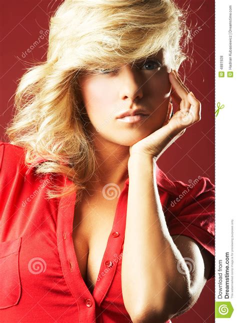 ragazza sexy in camicetta rossa fotografia stock immagine di glamor cute 4881928