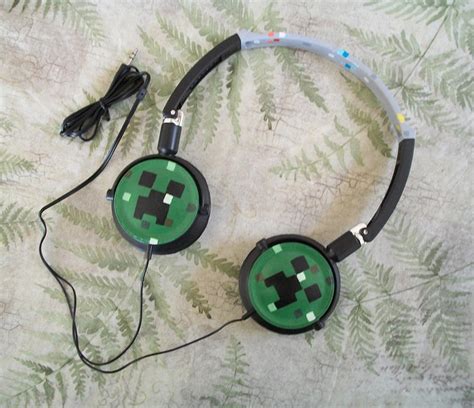 Minecraft Painted Headphones By Practicallygeeky On Deviantart
