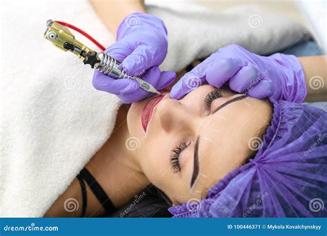 Cosmetologist Making Permanent Makeup On Woman`s Face Stock Image Image Of Closeup Applying