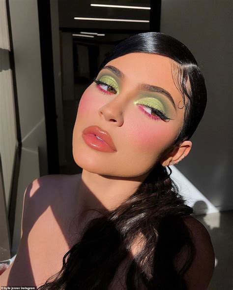 Kylie Jenner Turns 22 Billionaire Kicks Off Her Birthday Colorful Makeup Artistry Makeup