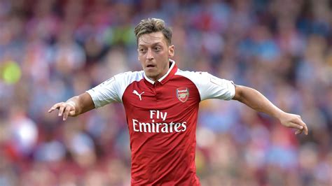 Ive A Gut Feeling Mesut Ozil Is Signing A New Deal Arsenal Icon