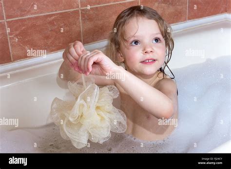 Little Girl Taking Bath Hi Res Stock Photography And Images Alamy