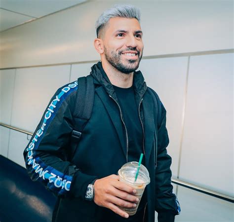 Fudbal poklon range rover serhio aguero fk mančester siti. Manchester City striker, Sergio Aguero involved in a car crash while on his way to training (Photos)