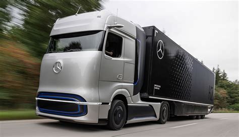 Daimler Setzt Auf Batterie Wasserstoff Lkw Bilder Video Ecomento De
