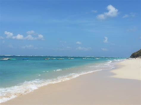 Dengan pemandangannya yang indah, juga dapat membuat dirimu lebih tenang dengan suasananya yang… Bali Indonesia Holiday Travels: Pandawa Beach, Kutuh, South Kuta - Badung