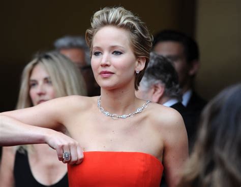 Oscars 2014 Jennifer Lawrence Falls Again