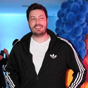 Danilo gentili (born 27 september 1979) is a brazilian television host, comedian, writer, actor in 2015, danilo gentili opened a comedy club in orlando, fl, located on orlando's international drive. Danilo Gentili acha divertido ser chamado de porcaria por ...