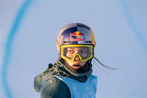 Chinese freestyle skier eileen gu has already made her mark on the sport at 17 years old with success on the fis world cup circuit and at lausanne 2020. Eileen Gu a jövő nagy sísztárja