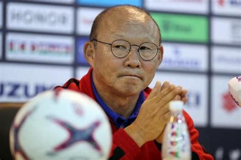 분데스리가를 포함한 전 세계 여러 대회의 최신 축구 뉴스, 라이브 스코어, 경기 결과와 일정, 순위, 이적 소식에 선수 프로필까지. 2018 스즈키컵 결승 박항서 감독 "'4만명' 베트남 팬들의 ...