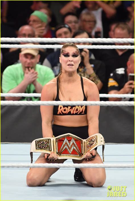 Ronda Rousey Wins Wwe Raw Women S Title At Summerslam Photo Ronda Rousey Pictures