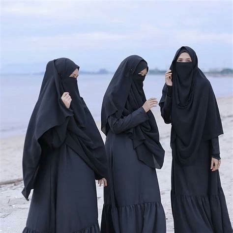 Gambar kartun muslimah yang imut gambar kartun via gambarkartunbaru.blogspot.com. Pin oleh Maryam di muslimah (Dengan gambar)