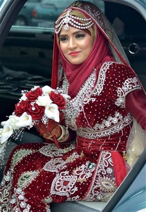 Warna maroon sesuai dengan warna apa desainrumahid com warna maroon sesuai dengan apa victoria maroon grosir baju hijab 1 kulot biru bisa dipadukan dengan baju krem lengan panjang azka. Inspirasi Kebaya Warna Merah Maroon yang Mewah | gebeet.com